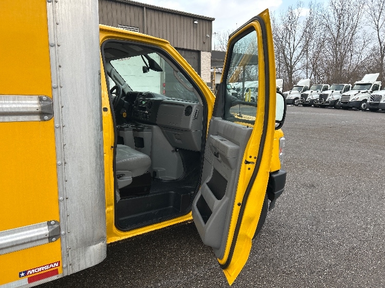 Used 2022 Ford E-350 - photo 22