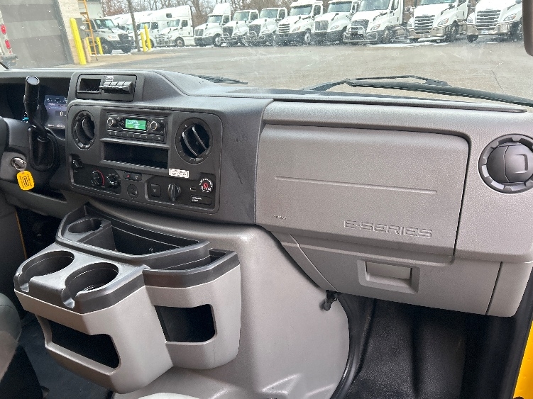 Used 2022 Ford E-350 - photo 23