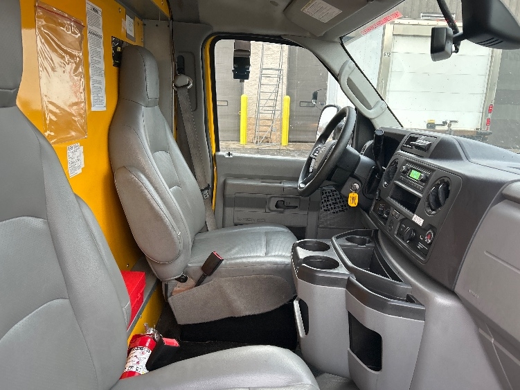 Used 2022 Ford E-350 - photo 24