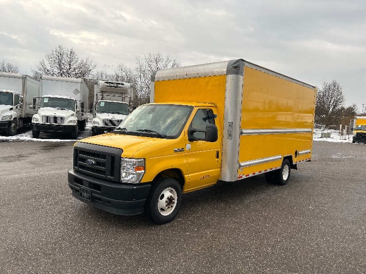 Used 2022 Ford E-350 - photo 5
