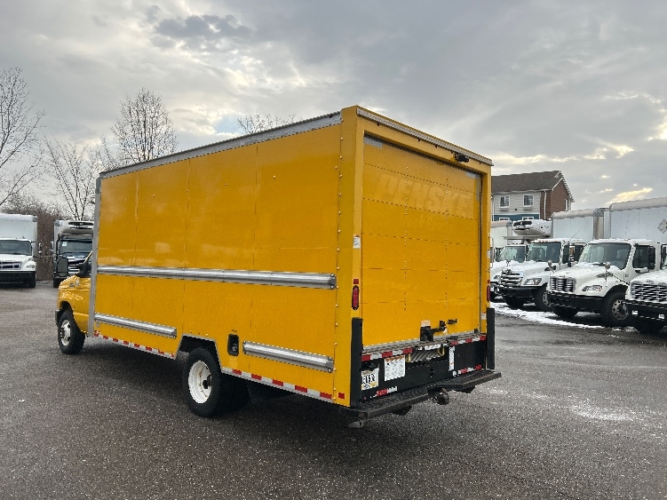 Used 2022 Ford E-350 - photo 8