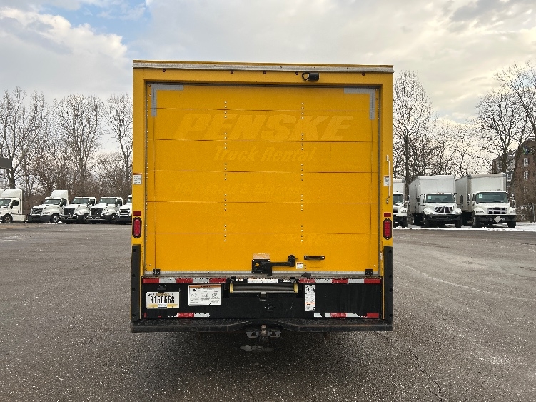 Used 2022 Ford E-350 - photo 9