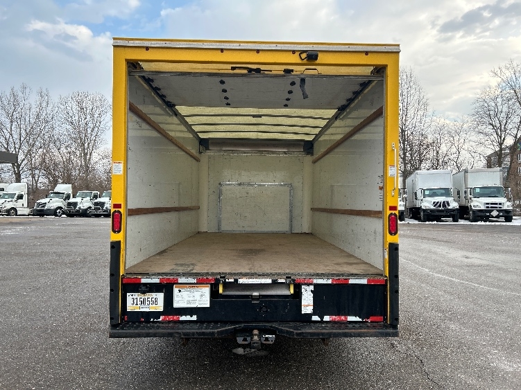 Used 2022 Ford E-350 - photo 10