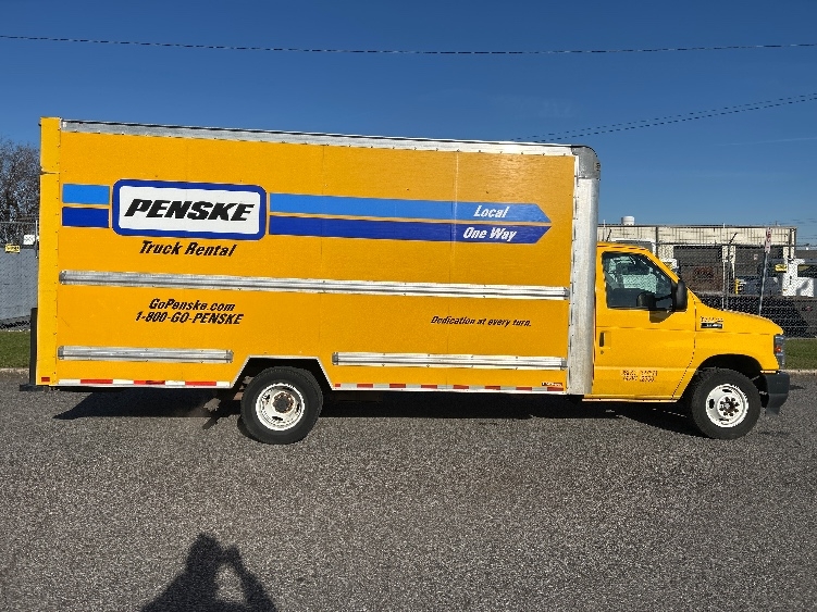 Used 2022 Ford E-350 - photo 16