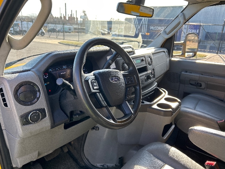 Used 2022 Ford E-350 - photo 18