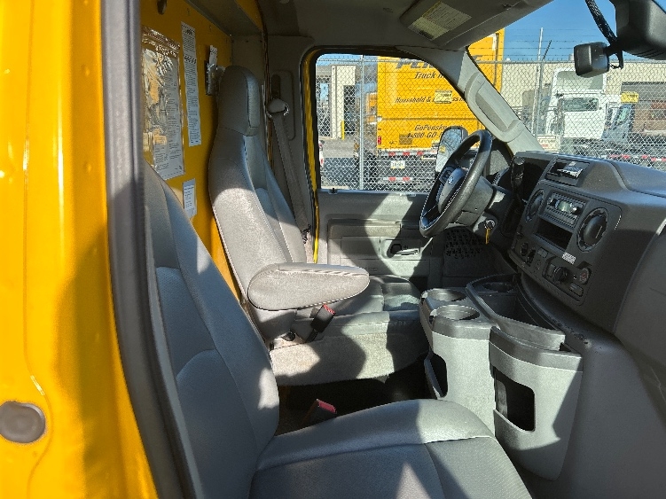 Used 2022 Ford E-350 - photo 23