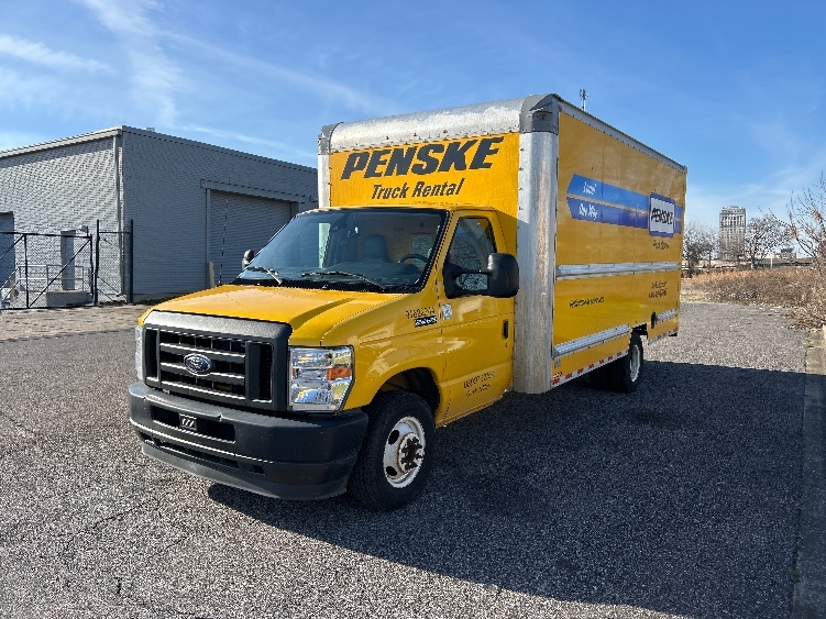 Used 2022 Ford E-350 - photo 5