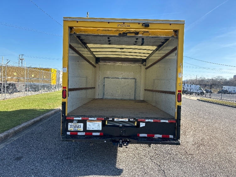 Used 2022 Ford E-350 - photo 10