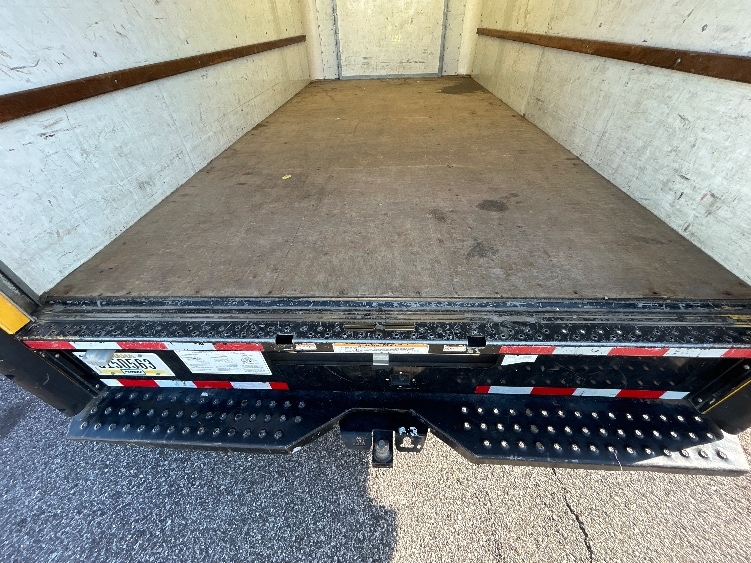 Used 2022 Ford E-350 - photo 11