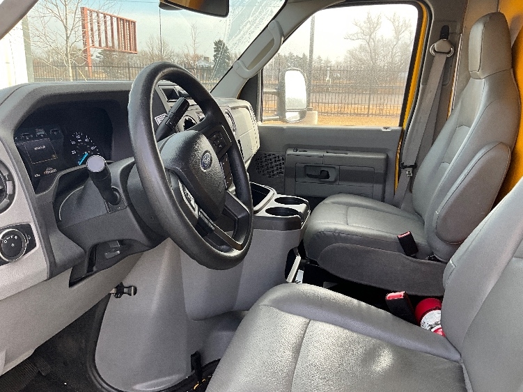 Used 2022 Ford E-350 - photo 16