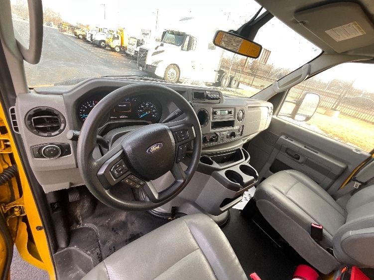 Used 2022 Ford E-350 - photo 17