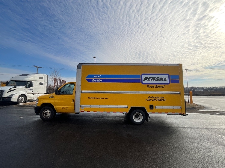 Used 2022 Ford E-350 - photo 6