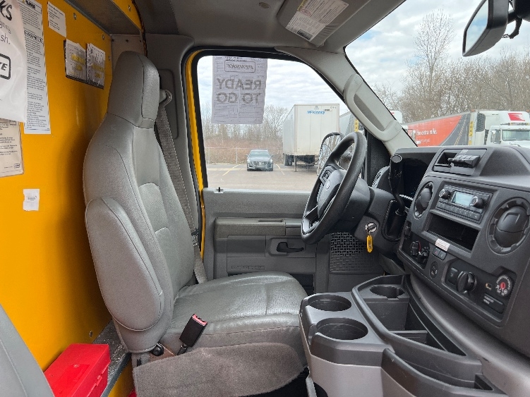 Used 2022 Ford E-350 - photo 21
