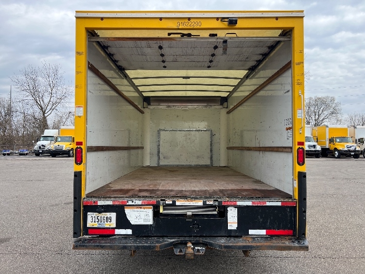 Used 2022 Ford E-350 - photo 9