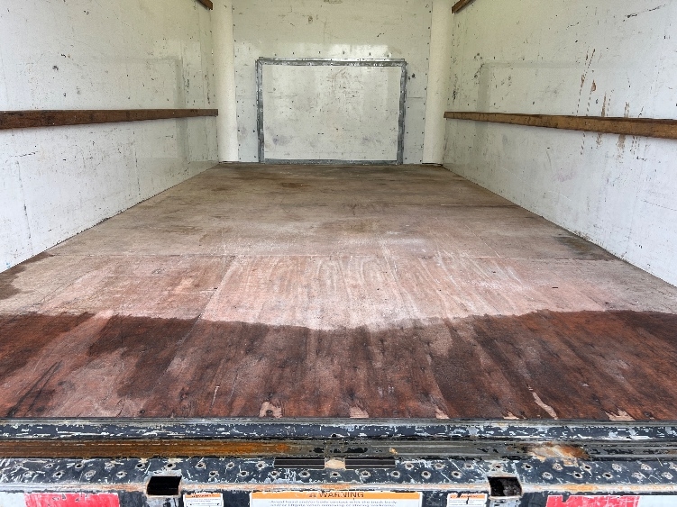 Used 2022 Ford E-350 - photo 10