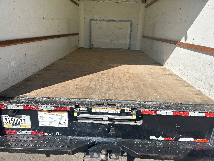 Used 2022 Ford E-350 - photo 12