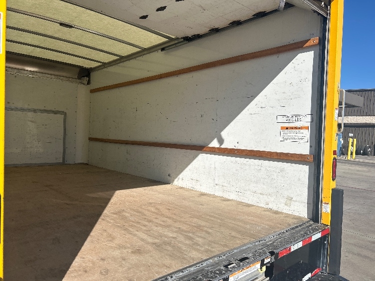 Used 2022 Ford E-350 - photo 14