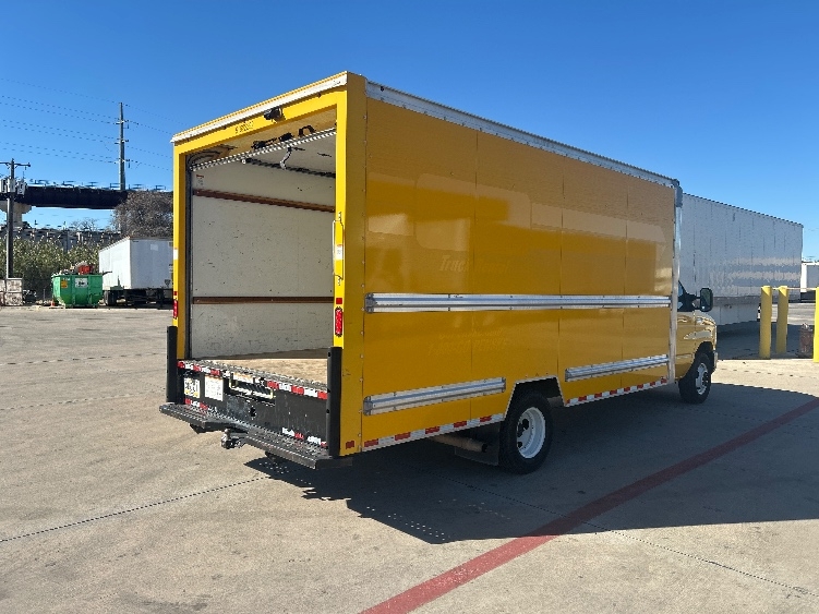 Used 2022 Ford E-350 - photo 15