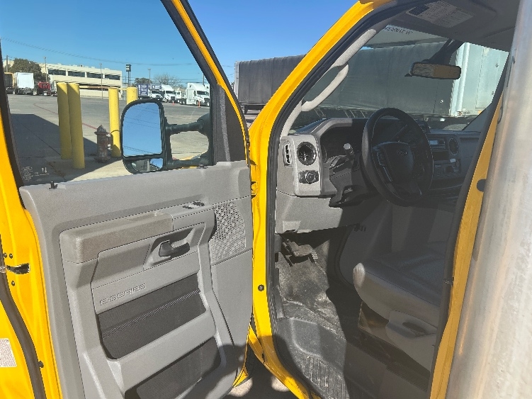 Used 2022 Ford E-350 - photo 18