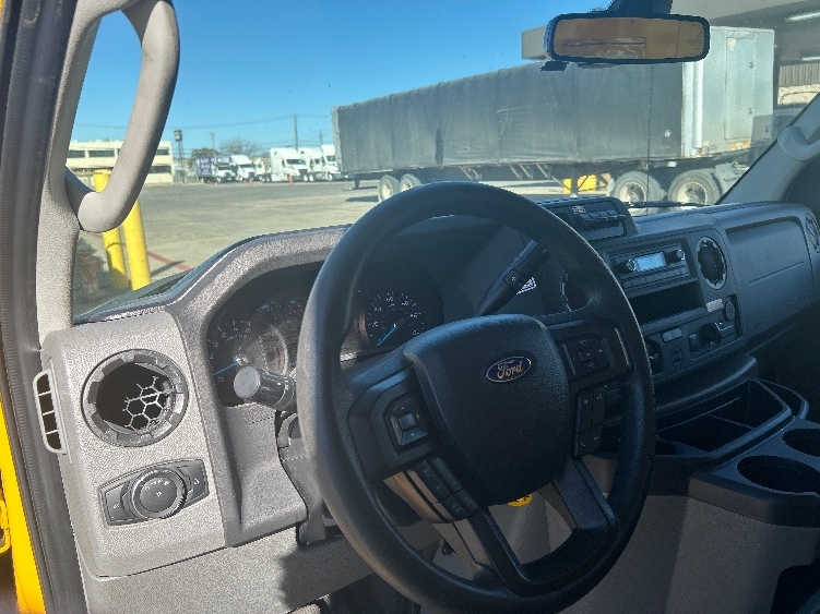 Used 2022 Ford E-350 - photo 19