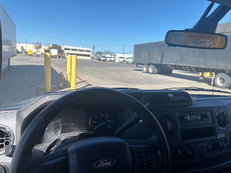 Used 2022 Ford E-350 - photo 20