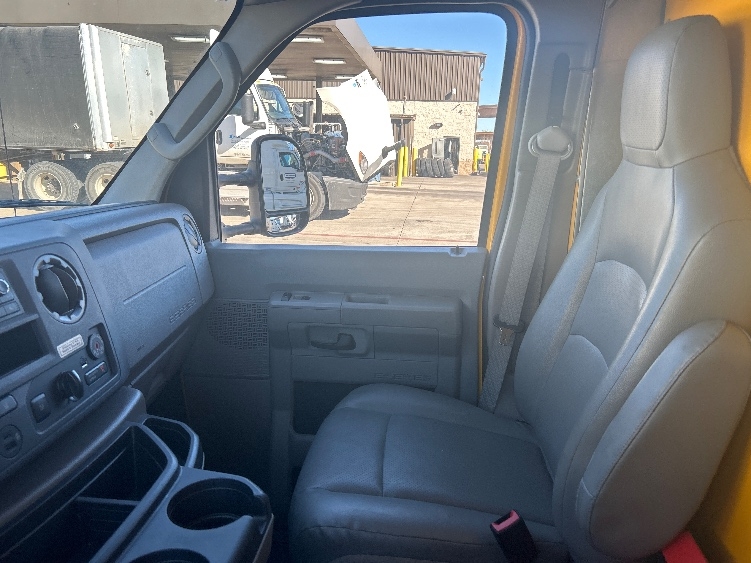 Used 2022 Ford E-350 - photo 21