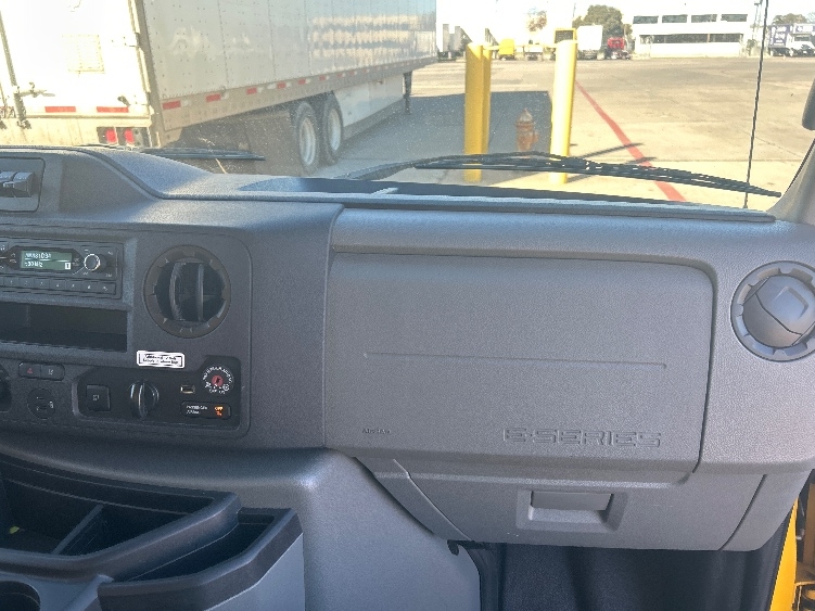 Used 2022 Ford E-350 - photo 23