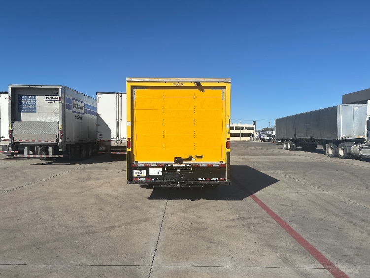 Used 2022 Ford E-350 - photo 9