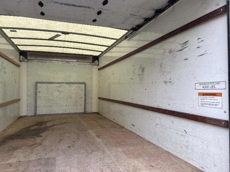 Used 2022 Ford E-350 - photo 14