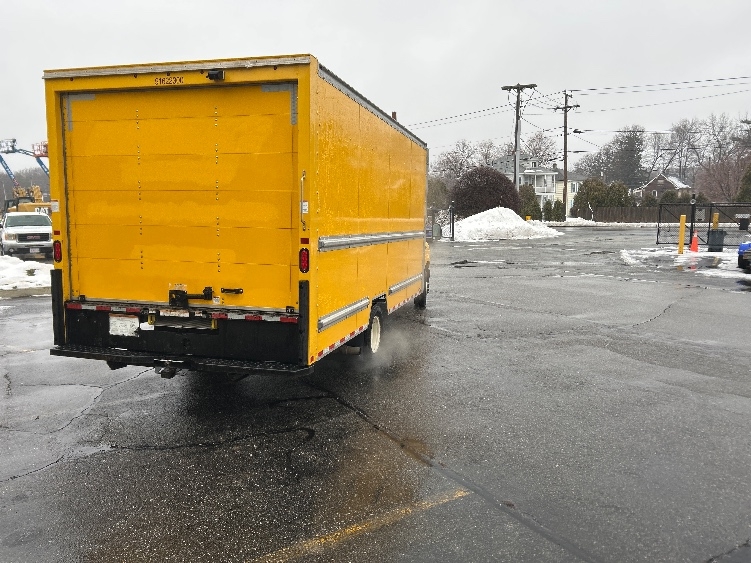 Used 2022 Ford E-350 - photo 15