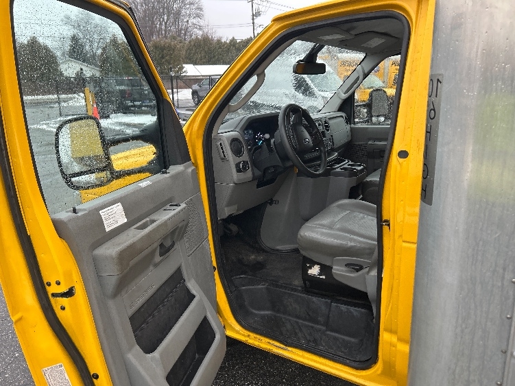 Used 2022 Ford E-350 - photo 18