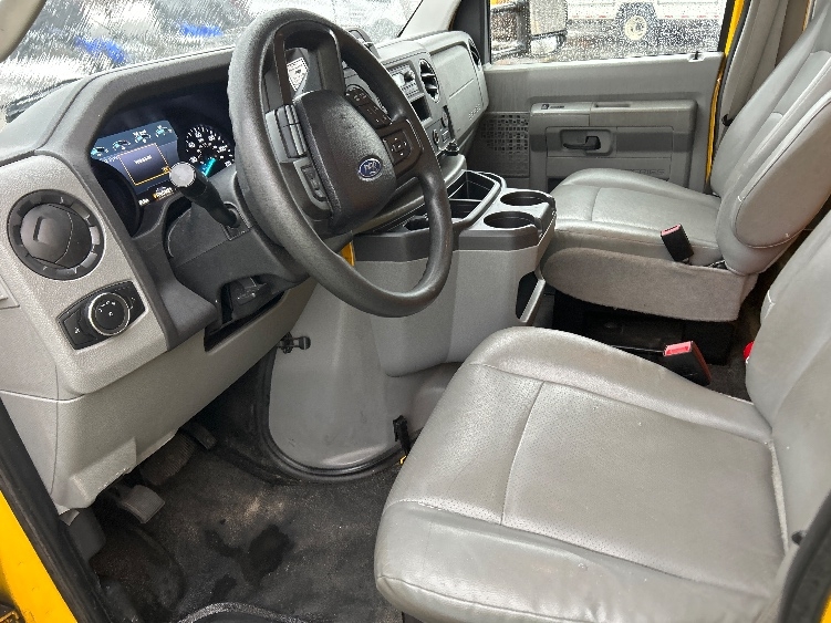 Used 2022 Ford E-350 - photo 19
