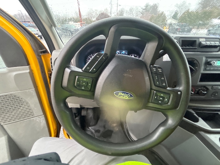 Used 2022 Ford E-350 - photo 20