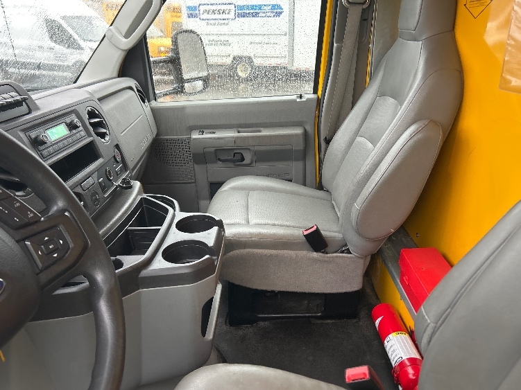 Used 2022 Ford E-350 - photo 21