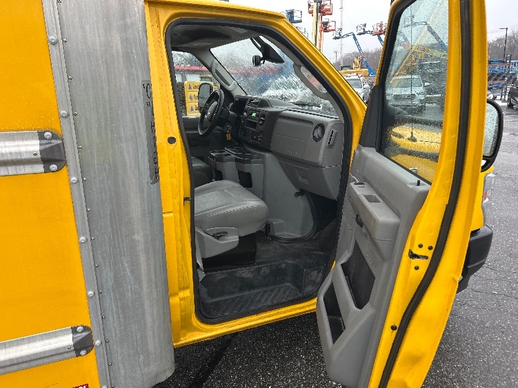 Used 2022 Ford E-350 - photo 22