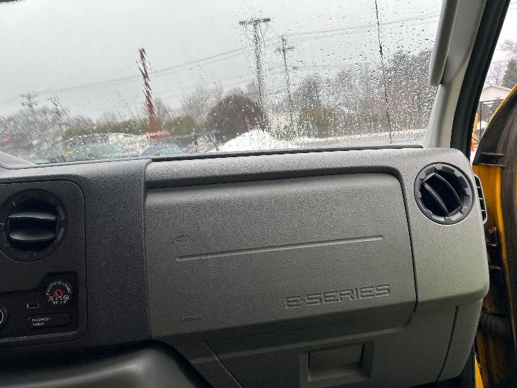 Used 2022 Ford E-350 - photo 23