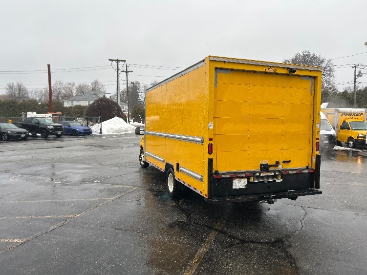 Used 2022 Ford E-350 - photo 8