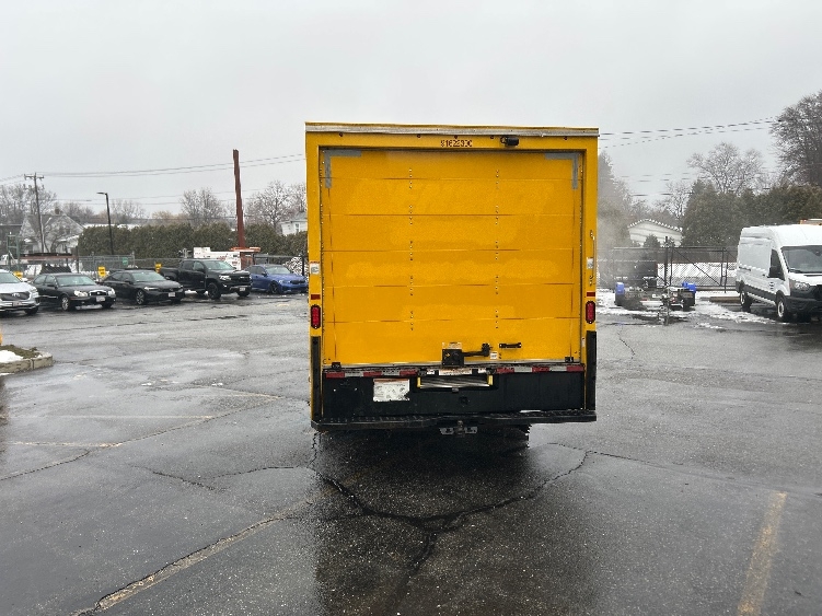 Used 2022 Ford E-350 - photo 9