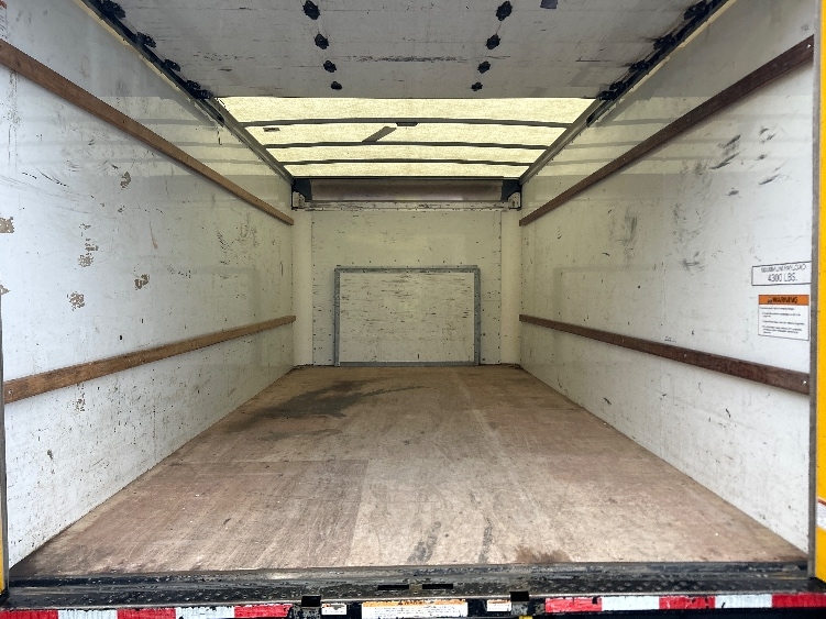 Used 2022 Ford E-350 - photo 10