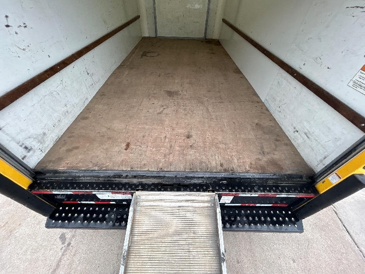 Used 2022 Ford E-350 - photo 12