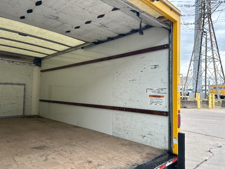 Used 2022 Ford E-350 - photo 14