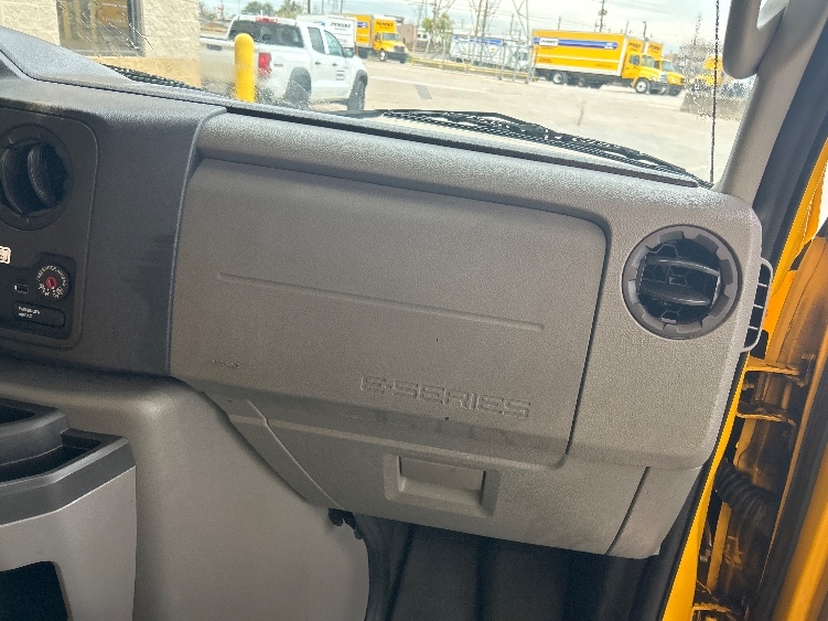 Used 2022 Ford E-350 - photo 23