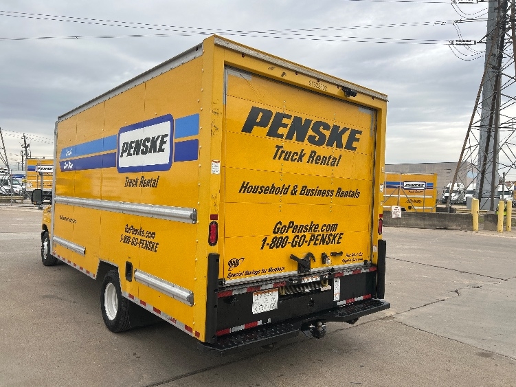 Used 2022 Ford E-350 - photo 8