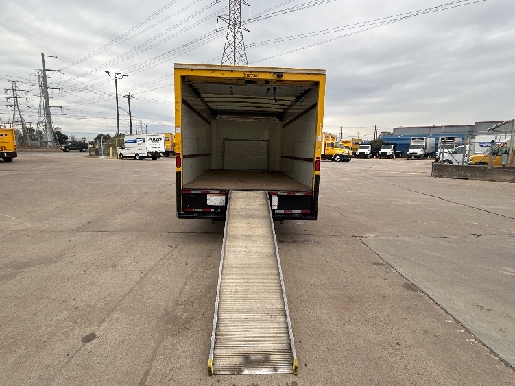 Used 2022 Ford E-350 - photo 11