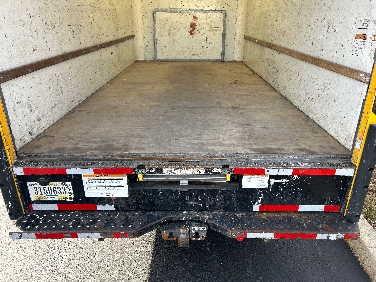 Used 2022 Ford E-350 - photo 12
