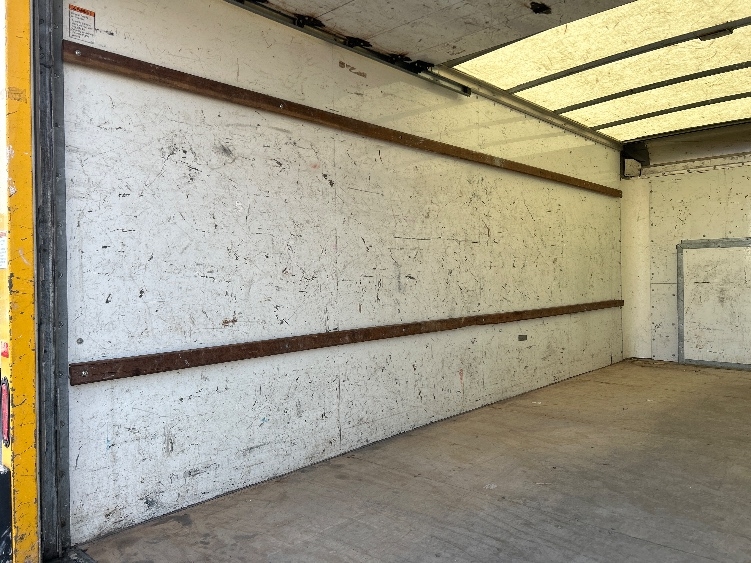 Used 2022 Ford E-350 - photo 13