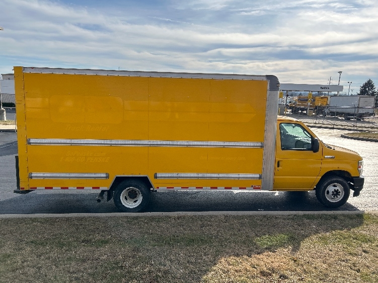 Used 2022 Ford E-350 - photo 17