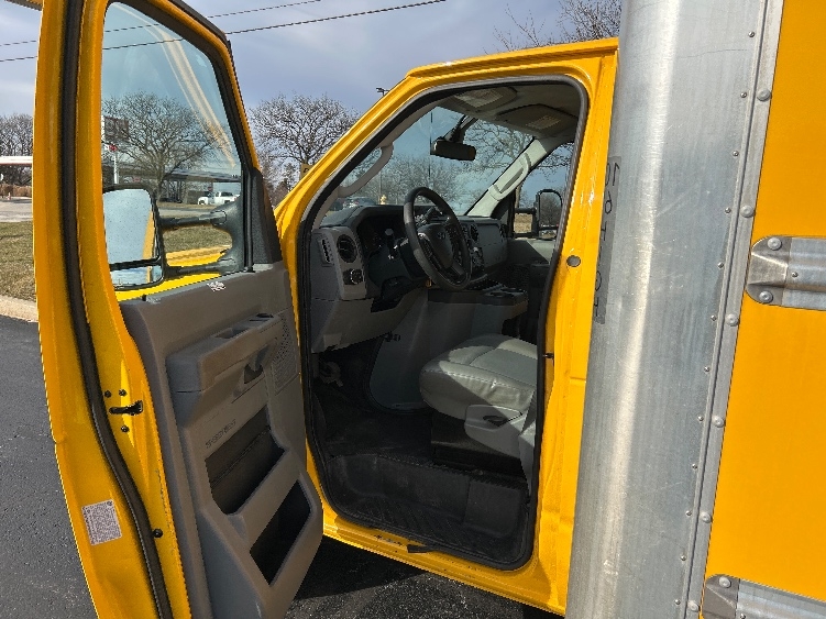 Used 2022 Ford E-350 - photo 18