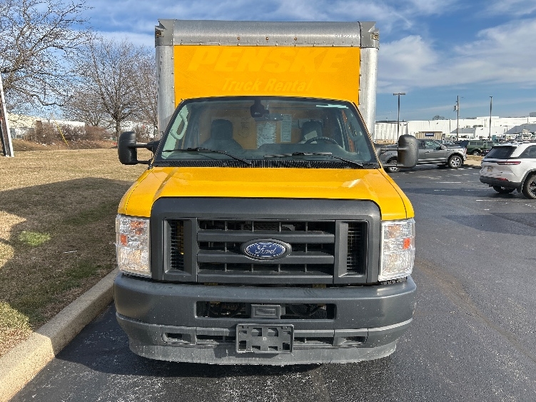 Used 2022 Ford E-350 - photo 2