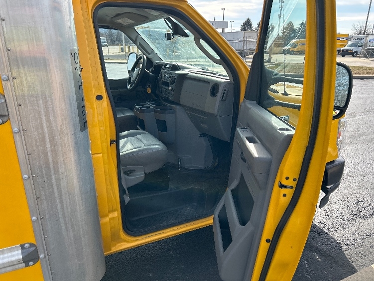 Used 2022 Ford E-350 - photo 22